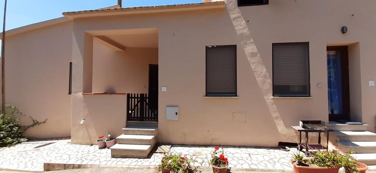 Casa Vacanza Costa Rossa Vista Mare Trinità dʼAgultu Exteriör bild