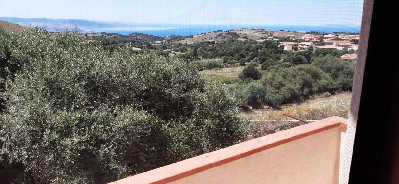 Casa Vacanza Costa Rossa Vista Mare Trinità dʼAgultu Exteriör bild