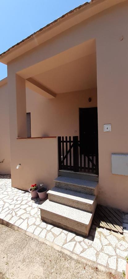 Casa Vacanza Costa Rossa Vista Mare Trinità dʼAgultu Exteriör bild
