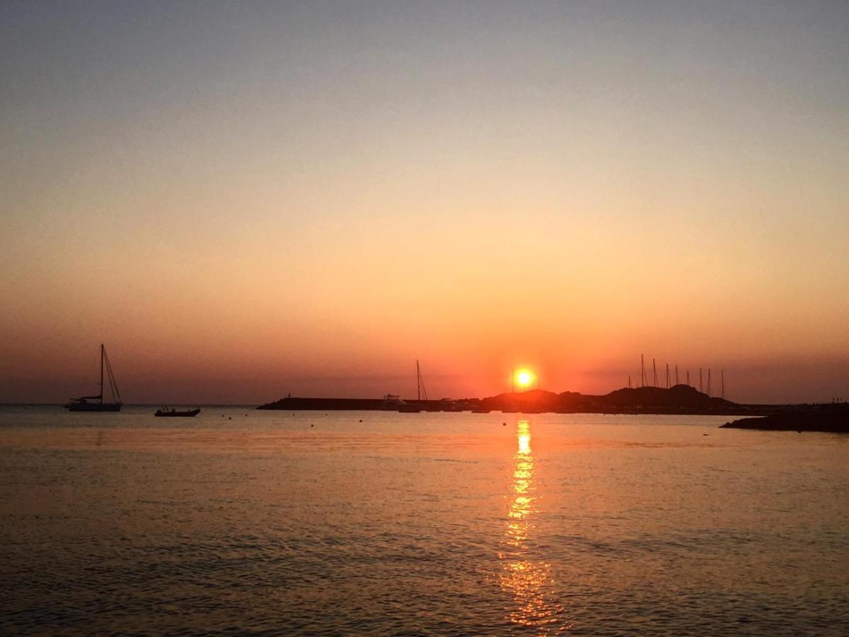 Casa Vacanza Costa Rossa Vista Mare Trinità dʼAgultu Exteriör bild