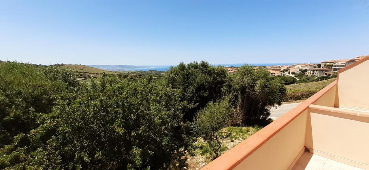 Casa Vacanza Costa Rossa Vista Mare Trinità dʼAgultu Exteriör bild